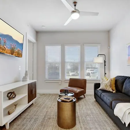 Flat 2Br Downtown Riverfront Work From Home Wifi Pool